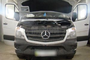 Componentele unui microbuz furat din Italia, descoperite în Vama Siret