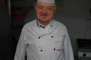 Omul care a adunat aproape jumătate de secol în bucătăria restaurantelor din Suceava