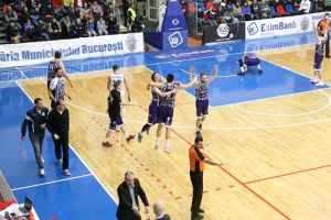 Baschetbalistii timisoreni revin spectaculos pe final si inving Steaua, la Bucuresti