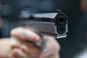 Perchezitie la locuinta unui tanar banuit de comiterea de infractiuni la regimul armelor si munitiilor