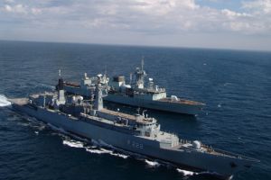 Zeci de marinari romani se instruiesc la Exercitiul multinational ARIADNE 18 in Marea Mediterana