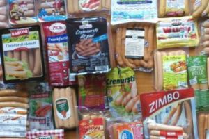 Lista celor mai sănătoşi crenvurşti din România. Unii conţin coloranţi obţinuţi din insecta numită coşenila