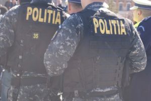 Leo de la Strehaia, luat pe sus de politisti in centrul Aradului