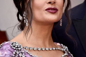 Salma Hayek, aparitie DEZASTRU la Oscaruri. S-a imbracat intr-o rochie de un kitch incredibil. Toata lumea a ramas socata
