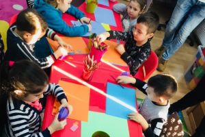 Cei mici sunt invitaţi să-şi exprime talentul şi creativitatea în cadrul proiectului „Arad, oraşul copilăriei mele”