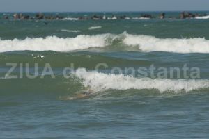 Incident in larg. Mai multe containere au cazut de pe o nava in timpul unei furtuni