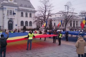 Protest în faţa Primăriei Piteşti