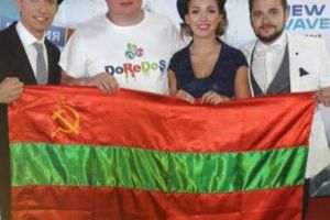 Reprezentanţii Republicii MOLDOVA la Eurovision au defilat cu STEAGUL TRANSNISTRIEI