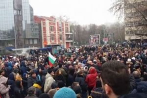 SCANDAL în BULGARIA. A OMORÂT un ȚIGAN care îi spărsese CASA şi riscă 20 de ani de închisoare