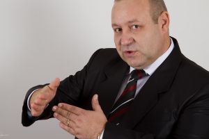 Senatorul PNL Daniel Fenechiu, după achitarea lui Orban: “Răspunde cineva?”
