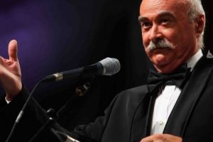 Tudor Gheorghe aduce la Deva „Rândunici printre lozinci”