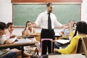 Fii „Profesor pentru o zi”!