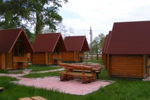 După pensiunile goale construite cu bani europeni, în două comune vor apărea şi campinguri