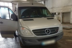 Cetateni irakieni si iranieni ascunsi in autovehicule, depistati de politistii de frontiera romani (galerie foto) 