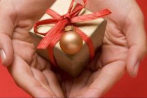 IDEI DE CADOURI DE 8 MARTIE. Surprindeţi-vă iubita sau soţia cu un cadou special de Ziua Femeii