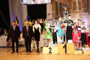 Doi copii din Braşov, campioni naţionali la dans sportiv