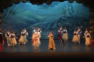 Artiştii din Sankt Petersburg, aplaudaţi de sute de suceveni la finalul spectacolului ...