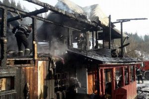 Două gospodării din comuna Frumosu, afectate de un incendiu