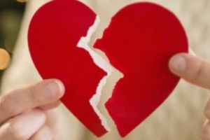 Momente grele pentru o vedetă de la noi! A fost ÎNȘELATĂ de IUBIT! A recunoscut totul! „Eu eram cu patru topoare…”