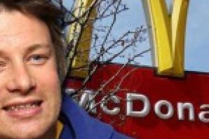 Jamie Oliver: “carnea folosita de McDonald’s este din cel mai ieftin tip de carne destinat cainilor”