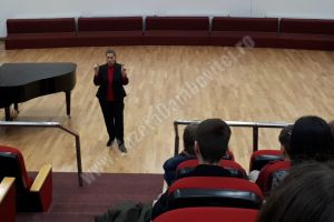 Felicia Filip, în dialog cu elevii Liceului de Arte „Bălaşa Doamna” din Târgovişte