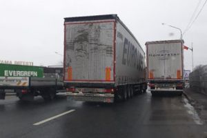 Tir-urile de la Vamă încurcă circulaţia