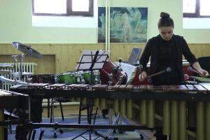 Ne mândrim cu ea! O elevă din Arad, aplaudată de SUTE de persoane, la gala concursului internaţional Talent Praga 2018