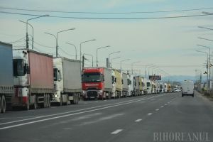 Cozi de camioane la frontiera Borş. Se aşteaptă aproape două ore