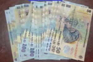 Focuri de arma pentru prinderea unui suspect care ar fi inselat o pensionara prin metoda Accidentul. Cati bani a primit de la victima