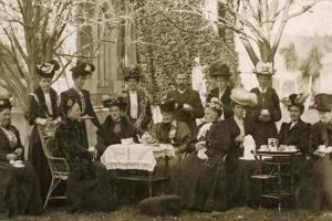 ISTORICUL zilei de 8 MARTIE  – Ziua Internaţională a Femeii. Cum a apărut această sărbătoare în lume