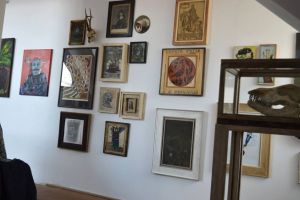 Curiozităţi – cabinetul unde fiecare înţelege ce vrea