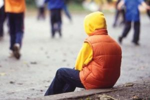 Cine are grijă de ei? 3.000 de copii plâng de dorul părinţilor