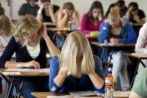 Simulare Evaluare Naţională 2018. Elevii de clasa a VIII-a susţin proba la LIMBA MATERNĂ. Când vor fi afişate REZULTATELE