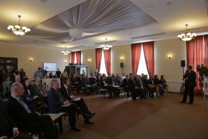 FOTO. Conferinţă pe tema învăţământului dual, în oraşul cu şomaj zero: Sebeşul, pregătit pentru a 4-a Revoluţie Industrială