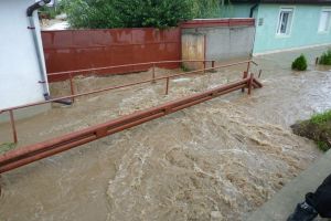 COD GALBEN de PLOI şi RISC DE INUNDAȚII! Ce măsuri au luat autorităţile