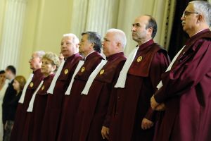 CCR a dcis: Aleşii sunt incompatibili cu calitatea de comerciant persoană fizică