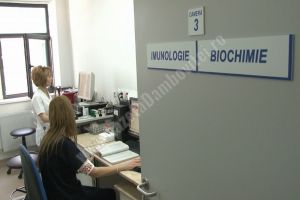DÂMBOVIȚA: Chimiştii şi biochimiştii Spitalului Judeţean sunt în grevă japoneză