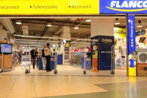 Flanco isi inchide magazinele din mall-uri