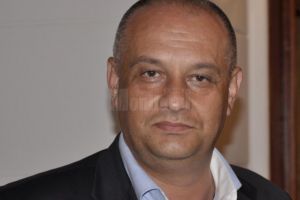 Băişanu propune un referendum pentru a se stabili clar dacă România trebuie să fie ...