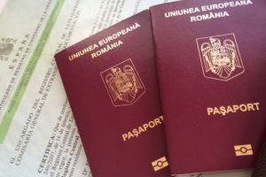 Romanii vor fi anuntati prin SMS ca urmeaza sa le expire pasapoartele