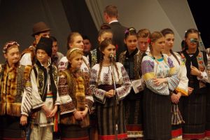 „Azi cânt pentru tine, mamă!”, spectacol oferit de elevii Şcolii de Arte „Ion ...