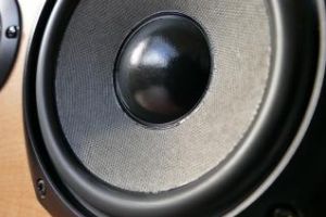 Vecinii care fac gălăgie vor fi amendaţi. Zgomotul nu poate depăşi 35 de db