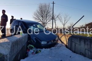 UPDATE. Imagini de la eveniment. Accident rutier in localitatea Valu lui Traian. O persoana a fost ranita. Intervine Ambulanta (galerie foto- 