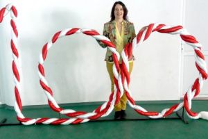 Un mărţişor gigant creat de o profesoară din Ţiţeşti