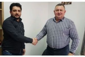 Primarul Adrian Cosac din Vlădeşti a semnat un protocol de colaborare cu Asociaţia de Protecţie a Animalelor „A Doua Șansă”