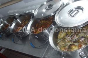 Meniu delicios si multe flori:  Pacientele de la Spitalul Judetean Constanta si Spitalul de Boli Infectioase, rasfatate, de 8 Martie, de Arimex Comexim 2000 SRL