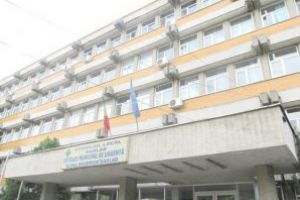 Doi candidaţi pe trei locuri