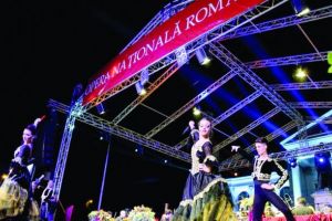 Show de clasă pe esplanada Teatrului Naţional! La ora 20:00 începe “Magia serii în sunet şi lumină“!
