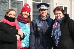 FOTO: Poliţişti, parteneri, mass media, cetăţeni, implicaţi în campania „Distribuie primăvară, oferă speranţă!”