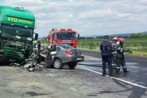 Accident langa Crangul lui Bot. Un TIR si un autoturism, implicate, doua victime